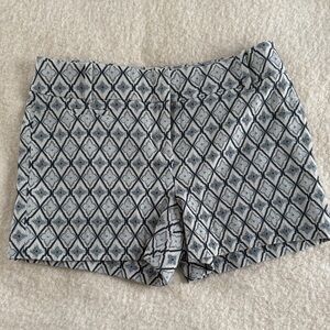 LOFT Blue and White Patterned Women's Shorts - Size 4